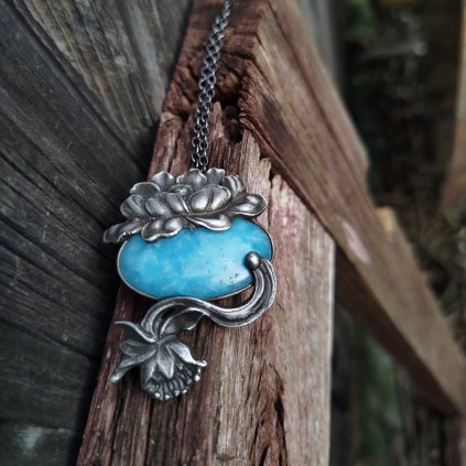 Náhrdelník s lekníny