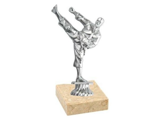 Figurka CF235 karate stříbrná