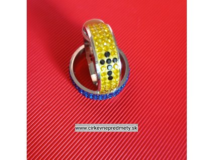Prsteň s krížom a kamienkami