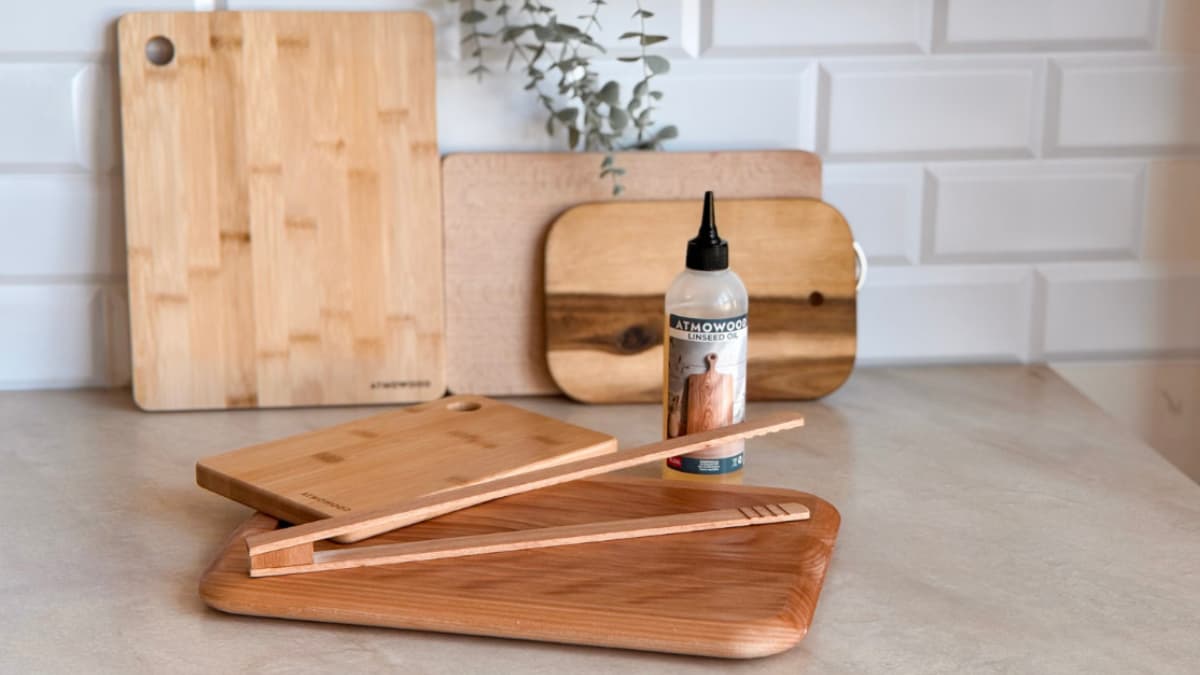 Jak správně olejovat kuchyňské prkénko: Průvodce krok za krokem pro dlouhou životnost dřeva