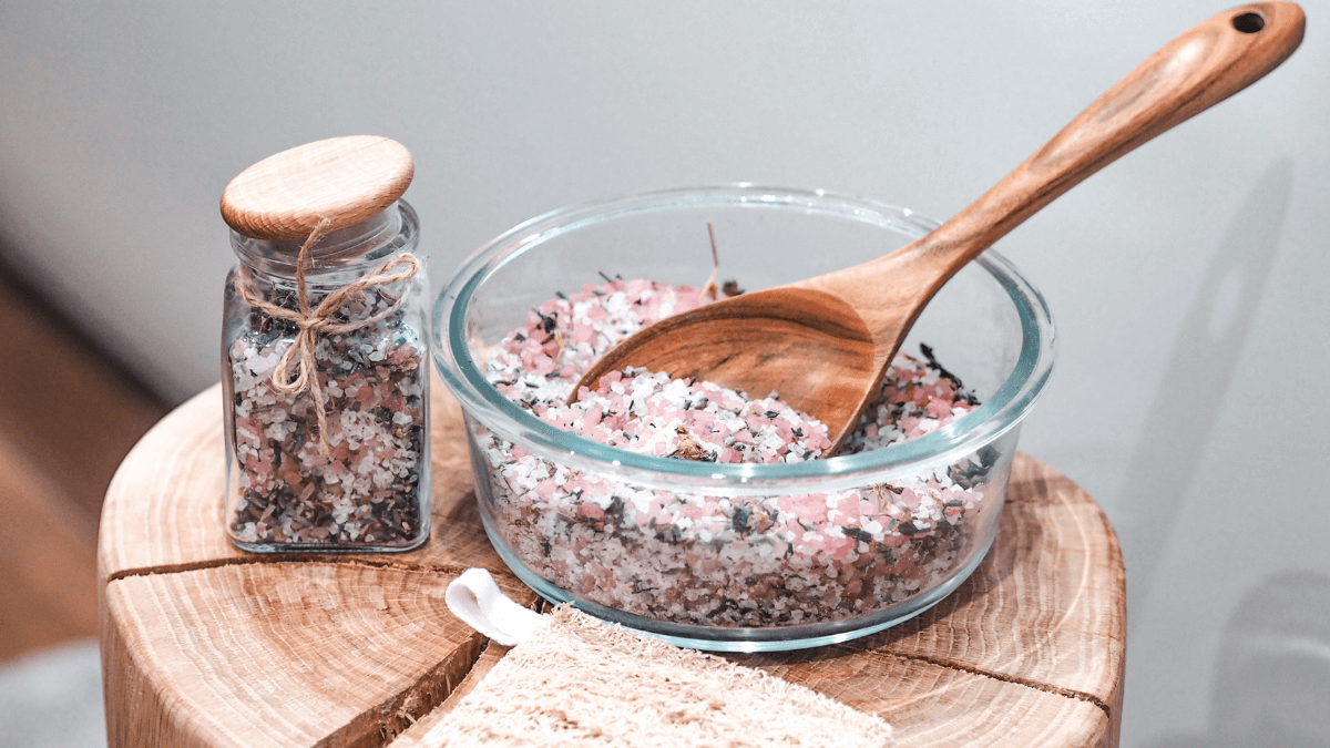 Dárek pro maminku hotový za pár minut – voňavá sůl do koupele