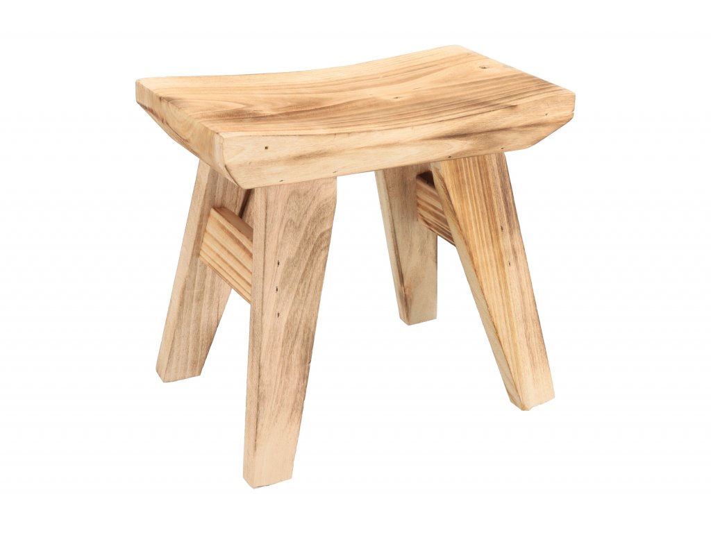 Dřevěná dekorativní stolička