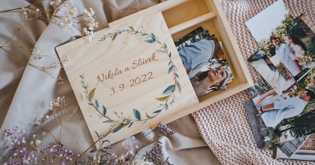 Symbolický svadobný dar: drevo, gravírovanie a emócie