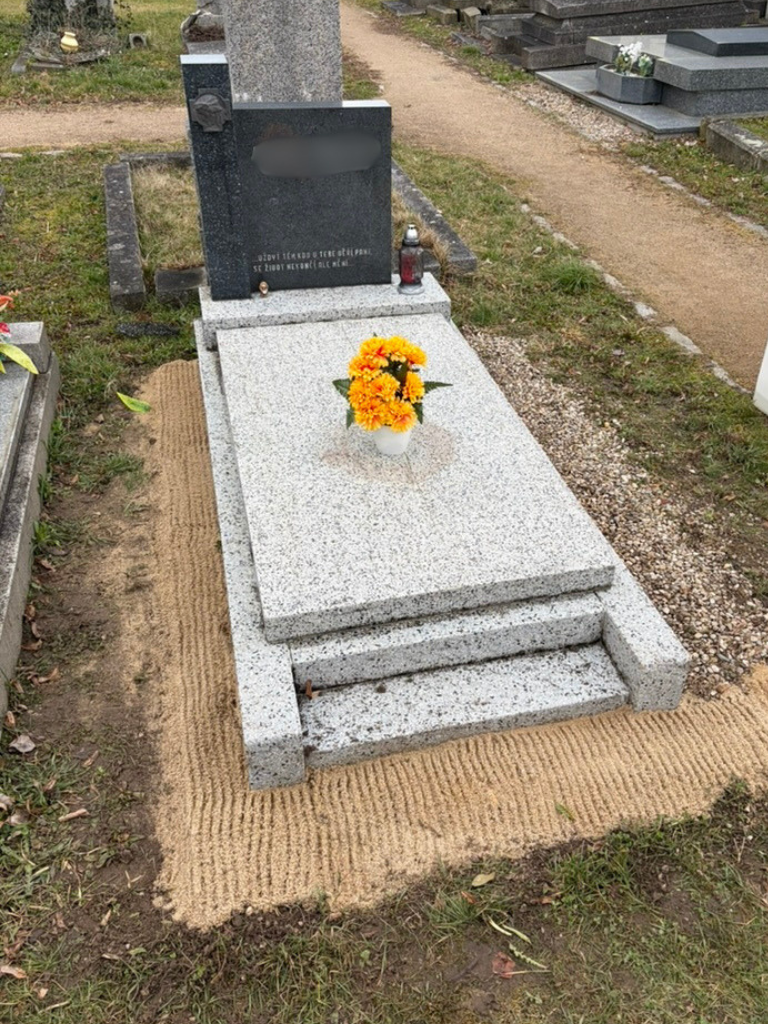 Upravený hrob Terezín