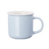 Světle modrý porcelánový hrnek s bílým lemem imitující smalt