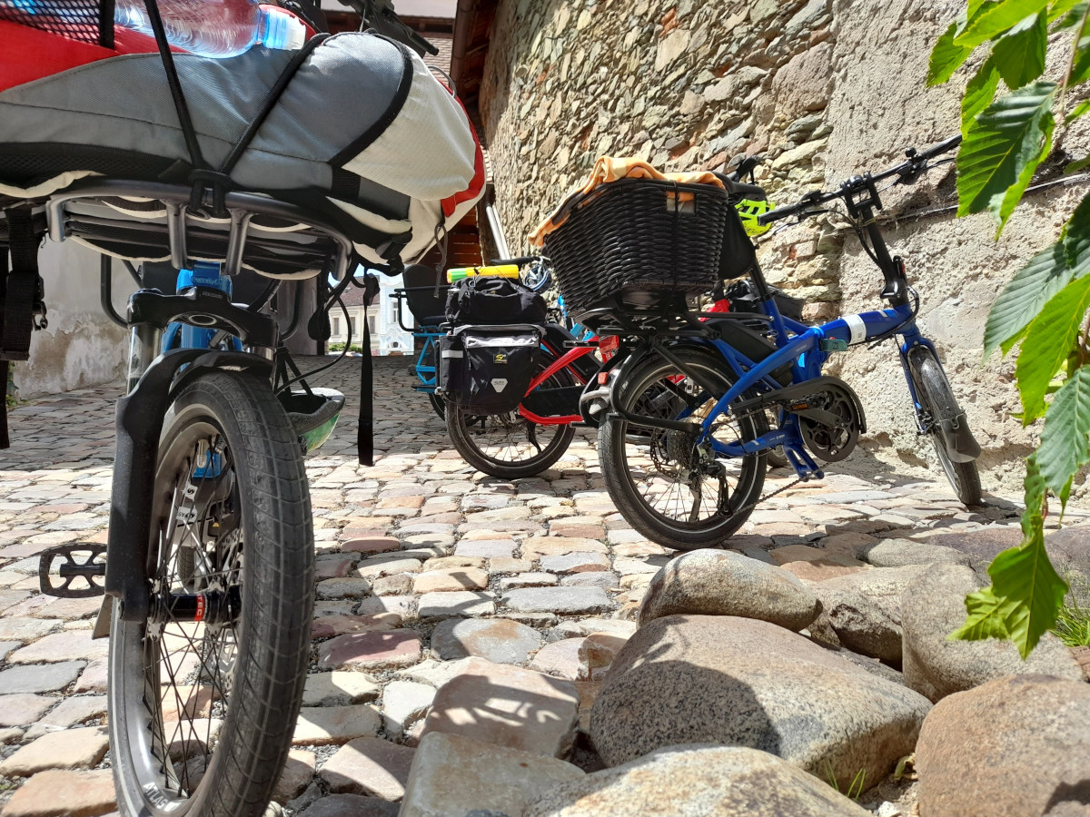 zaparkowane-elektro-rowery-tern