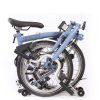 skladaci kolo brompton M6 cloud blue slozeny