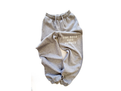 Sweatpants pink nails hard punches šedá
