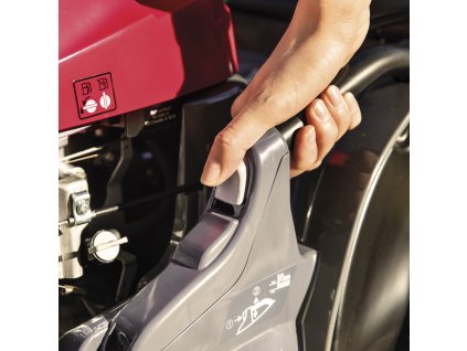 Motorová sekačka s pojezdem HRX 476 HY