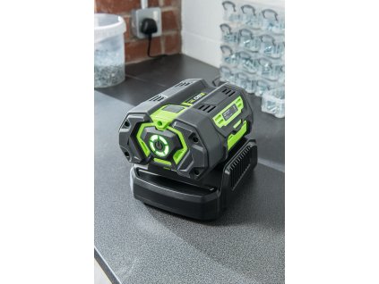 AKU standardní nabíječka CH2100E