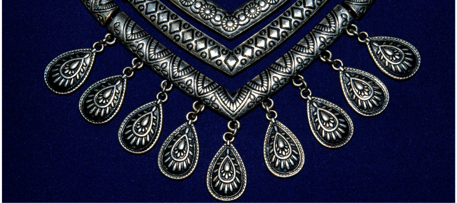 Dámske fashion náhrdelníky: Viete ako ich nosiť a kombinovať?