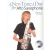 9583 a new tune a day book 2 cd skola hry na altovy saxofon