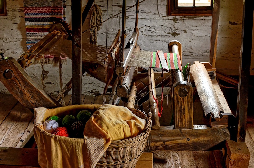 Od krojů k udržitelné módě: Přehled historie módy v našich zemích