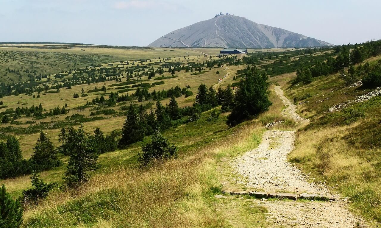 trail-6704423_1280