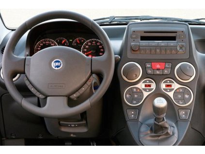 FIAT Panda II 03 12 interier 9