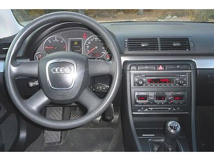 AUDI A4 B6 10 2000 2006 interier 3