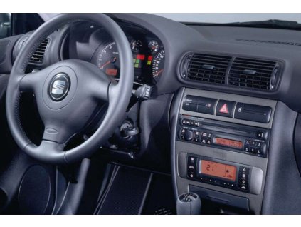 SEAT Toledo 01 1999 03 2004 interier s OEM autoradiem 3