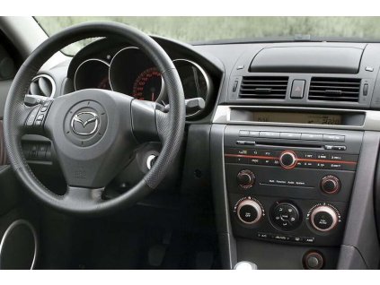 Mazda 3 2003 pred faceliftem interier s OEM autoradiem