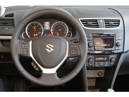 Suzuki Swift interier 11