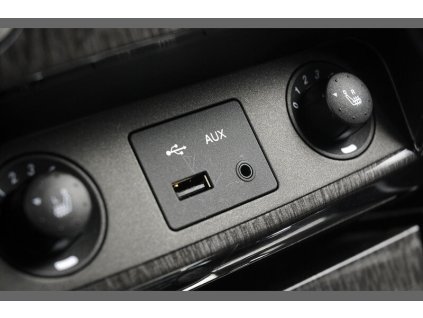 Ssang Yong Rexton III 2013 USB zasuvka 3