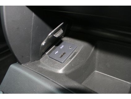 Ssang Yong Actyon 12 USB konektor 3