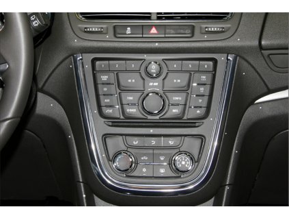 Opel Mokka interier s OEM autoradiem