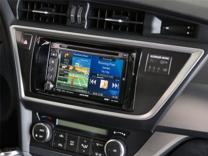 Ramecek autoradia Toyota Auris II 13 16 s instalovanou 2DIN navigaci 3