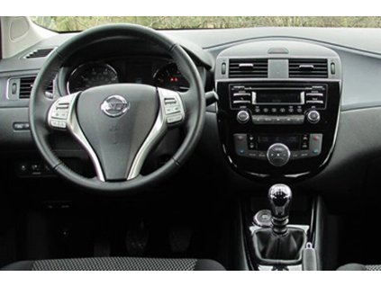 NISSAN Pulsar 2015 interier 3
