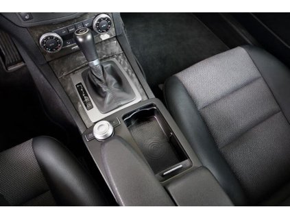 nbay Qi nabijecka Mercedes C W204 umisteni v automobilu 3