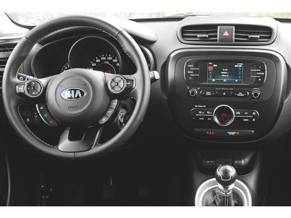 KIA Soul II 2014 interier s originalnim autoradiem 7