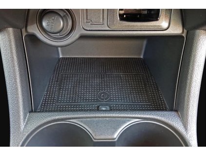 Inbay Qi nabijecka Mitsubishi Outlander 2013 v automobilu 5