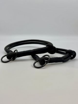 Neděle = dělej 😅 Dneska jsem se pustila do výroby polostahováků na zakázku. Tyhle obojky v nabídce nemáme a běžně je...