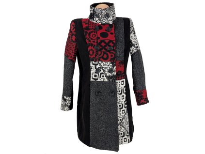 Extravagantní dámský kabát se vzorem S/M