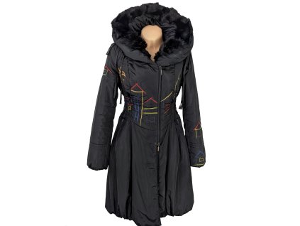 Dámský černý prošívaný kabát s pravou kožešinou Moda Marlene S