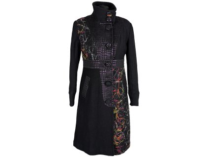 Extravagantní dámský černý kabát 10/36