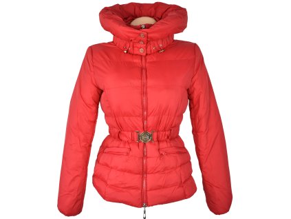 Dámský červený prošívaný kabát s páskem a límcem SA46