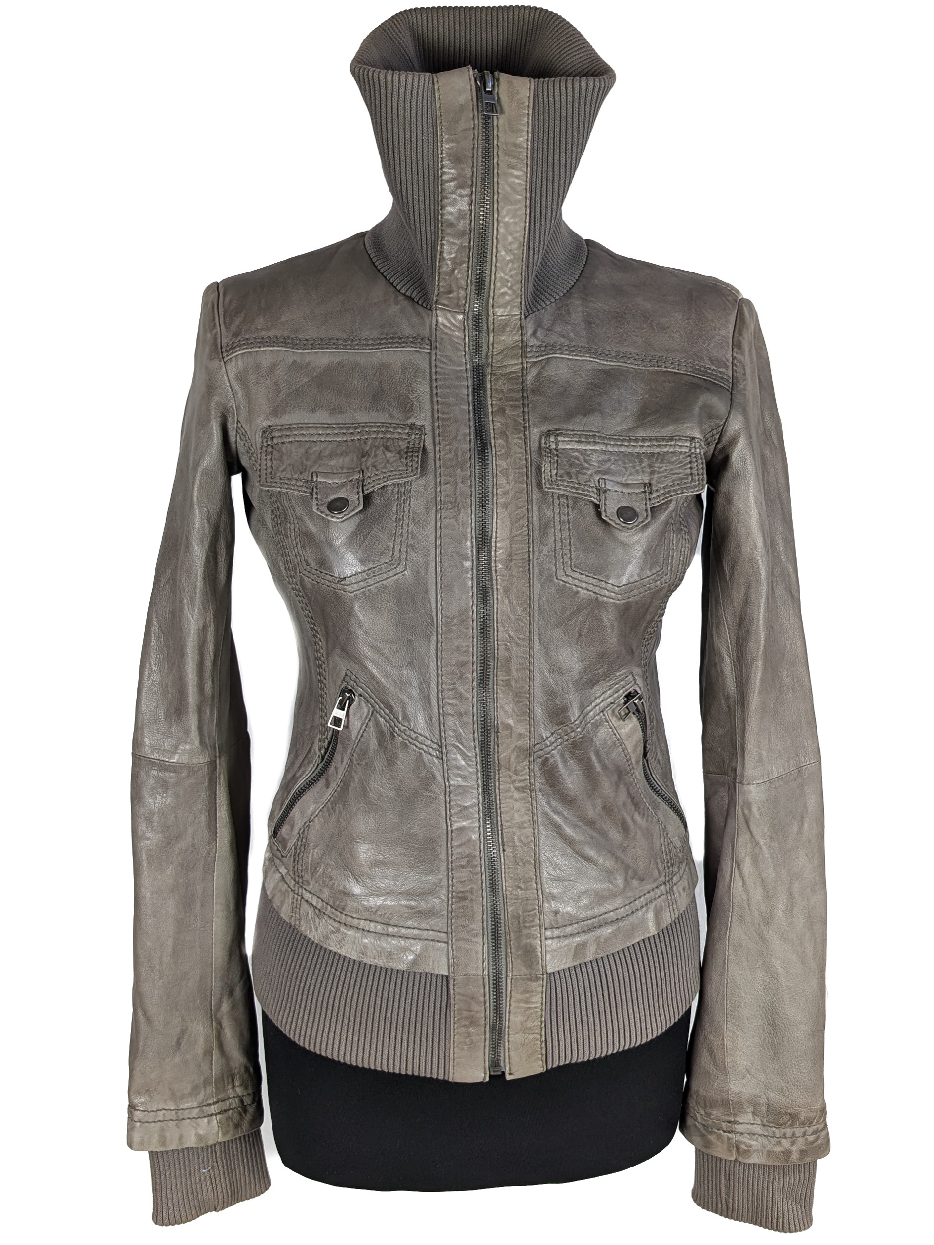 Levně KOŽENÁ dámská khaki bunda na zip Bershka S