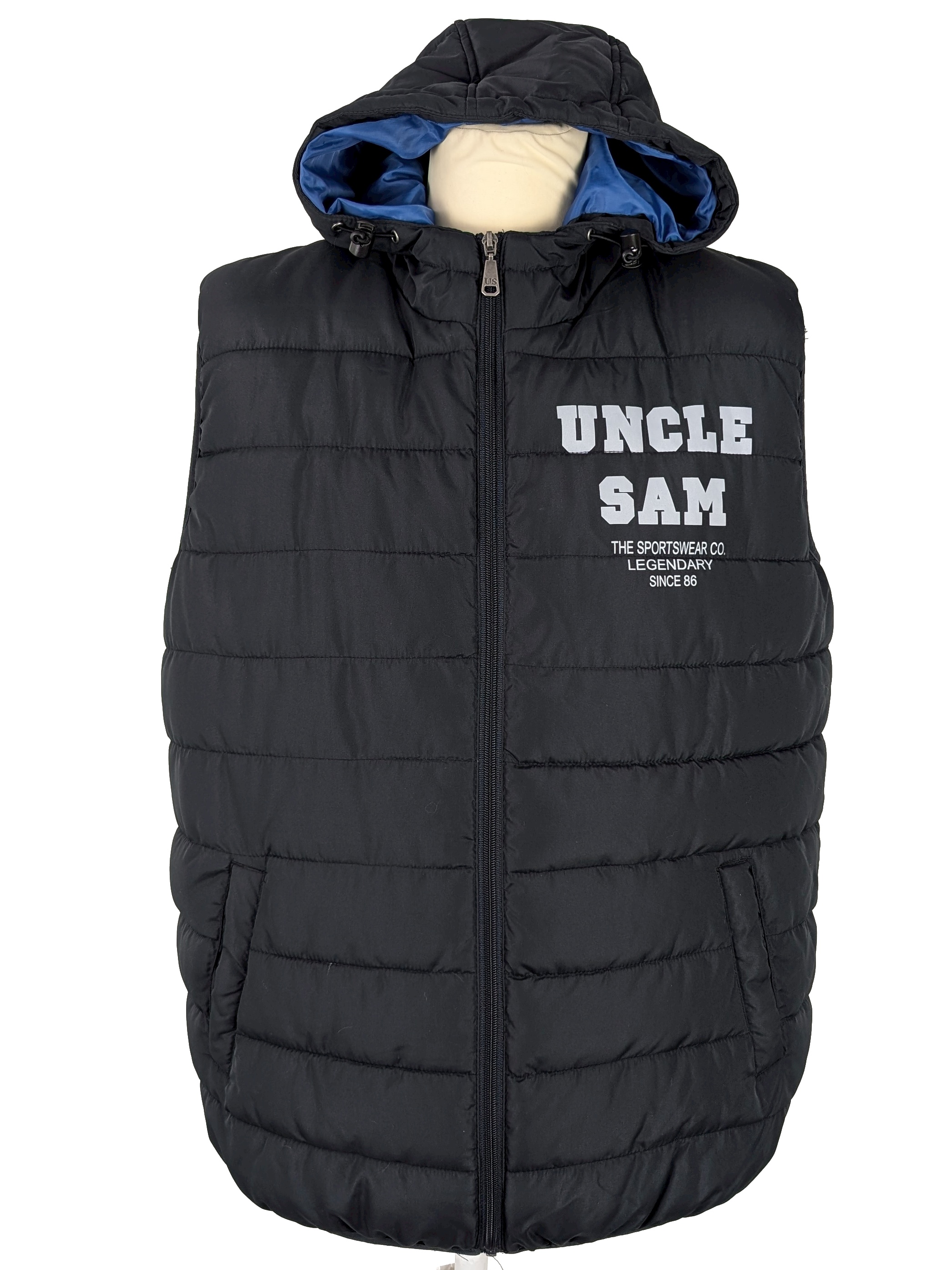 Levně Pánská černá prošívaná vesta s kapucí UNCLE SAM L