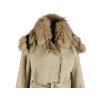 Dámský béžový kabát s páskem a pravou kožešinou M