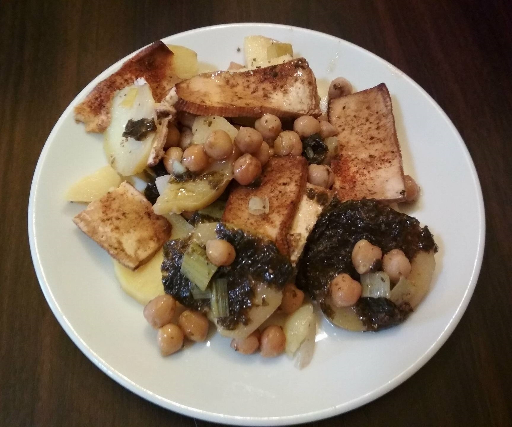 Zapečené brambory s cizrnou a mořskou řasou