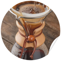 Jak vybrat kávu na filtr: Chemex, dripper a lehčí styl pražení v praxi