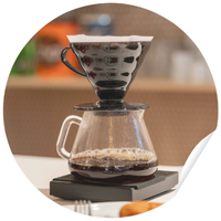 Dripper krok za krokem: jak si doma připravit filtrovanou kávu