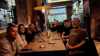 ➡️ Toto je tím, čo sa o Vás stará. Chvíľe, keď riešime vianočné ponukya výber tých správnych káv. #team9grams...