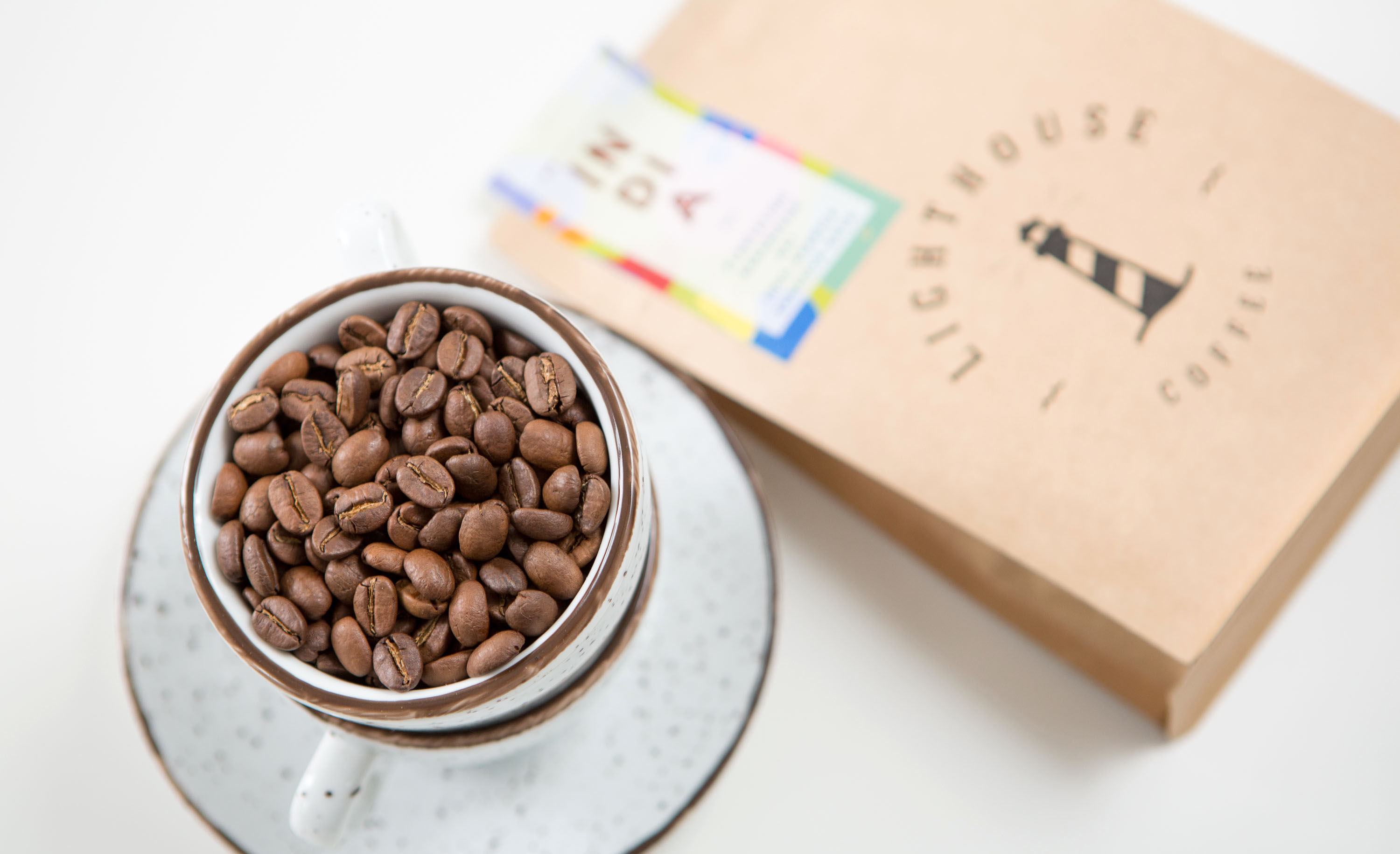 Mních kávovým pašerákom. Sedem zrniek ukryl v brade a zmenil Indiu