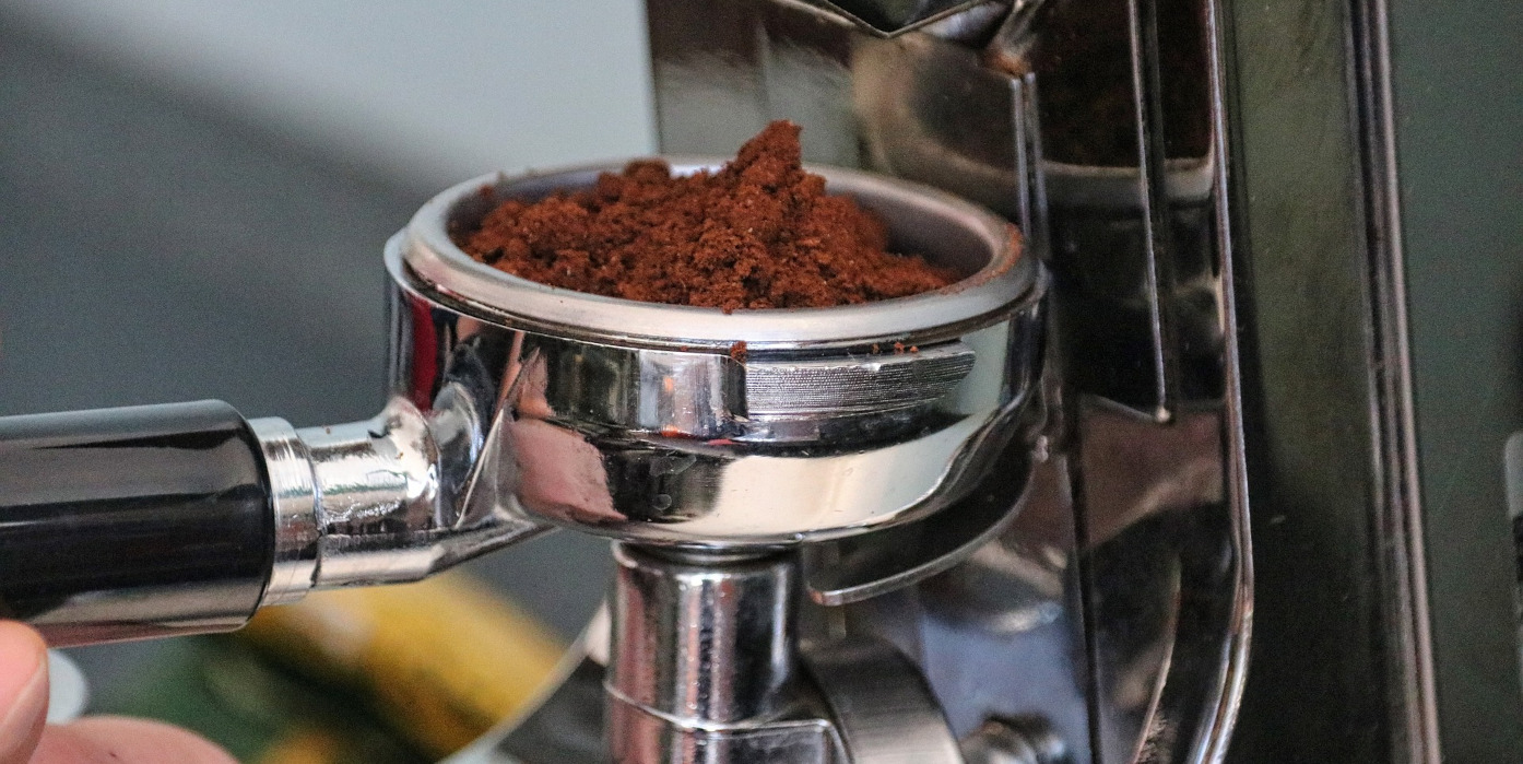 Príprava kávy sa začína od mlynčeka