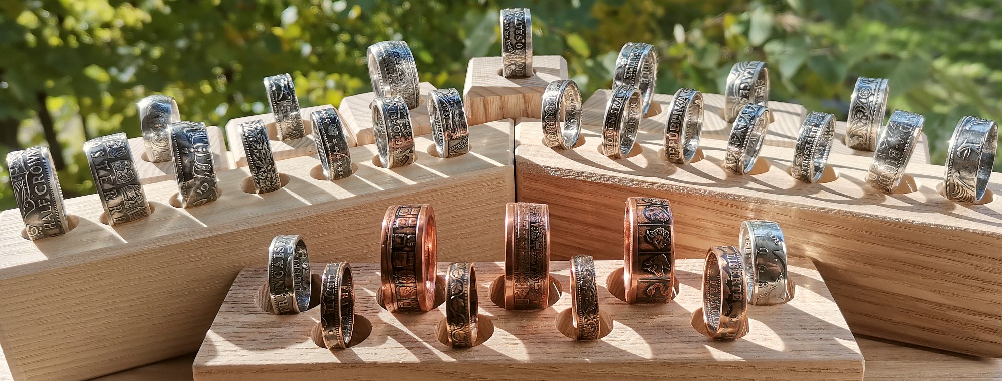 CoinRings prsteny z mincí, prsteny na zakázku, na míru, unikátní prsteny, stříbrný měděný, bronzový, mosazný prsten, zásnubní a snubní prsten, zážitkový kurz, úprava velikosti prstenu