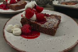 Brownies s malinami a tunou čokolády 🍫