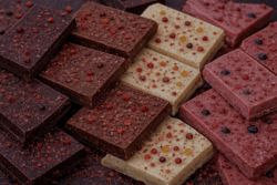 Lyofilizované ovoce v čokoládě: proč chutná jinak než sušené