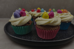 Cupcakes s vanilkovým krémem a bílou čokoládou