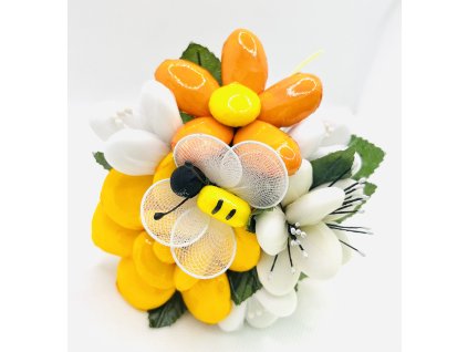 Kytice se včelkou a mašlí